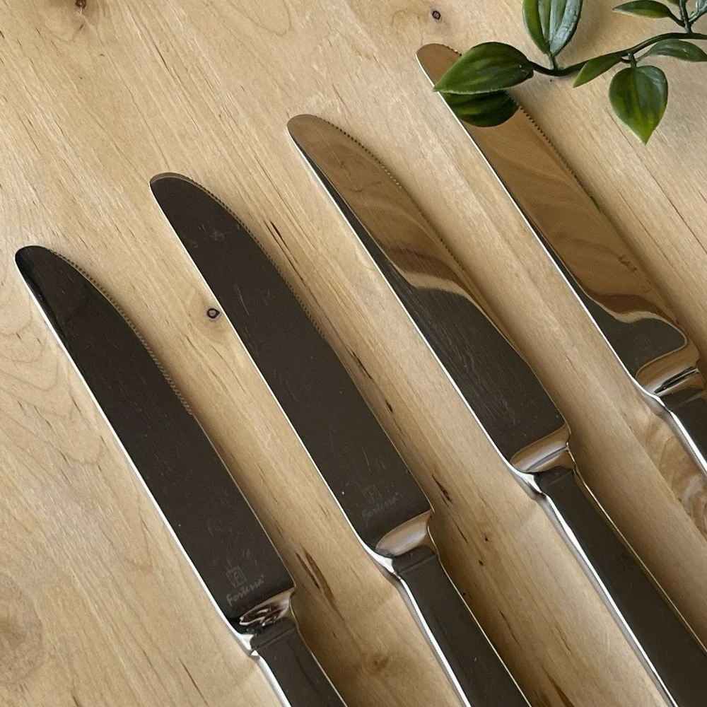 Lot 4 Fortessa SCALINI Table Knives Stainless Flatware Stamped Front Logo 8.25